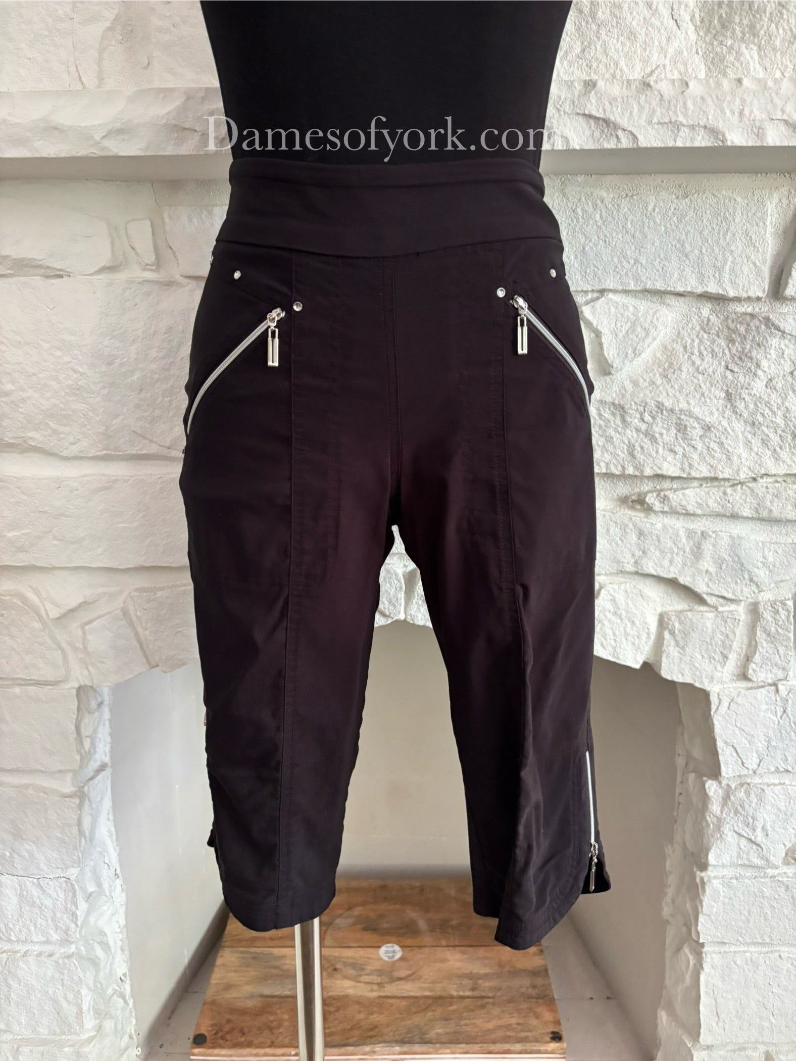 Zipper Capris