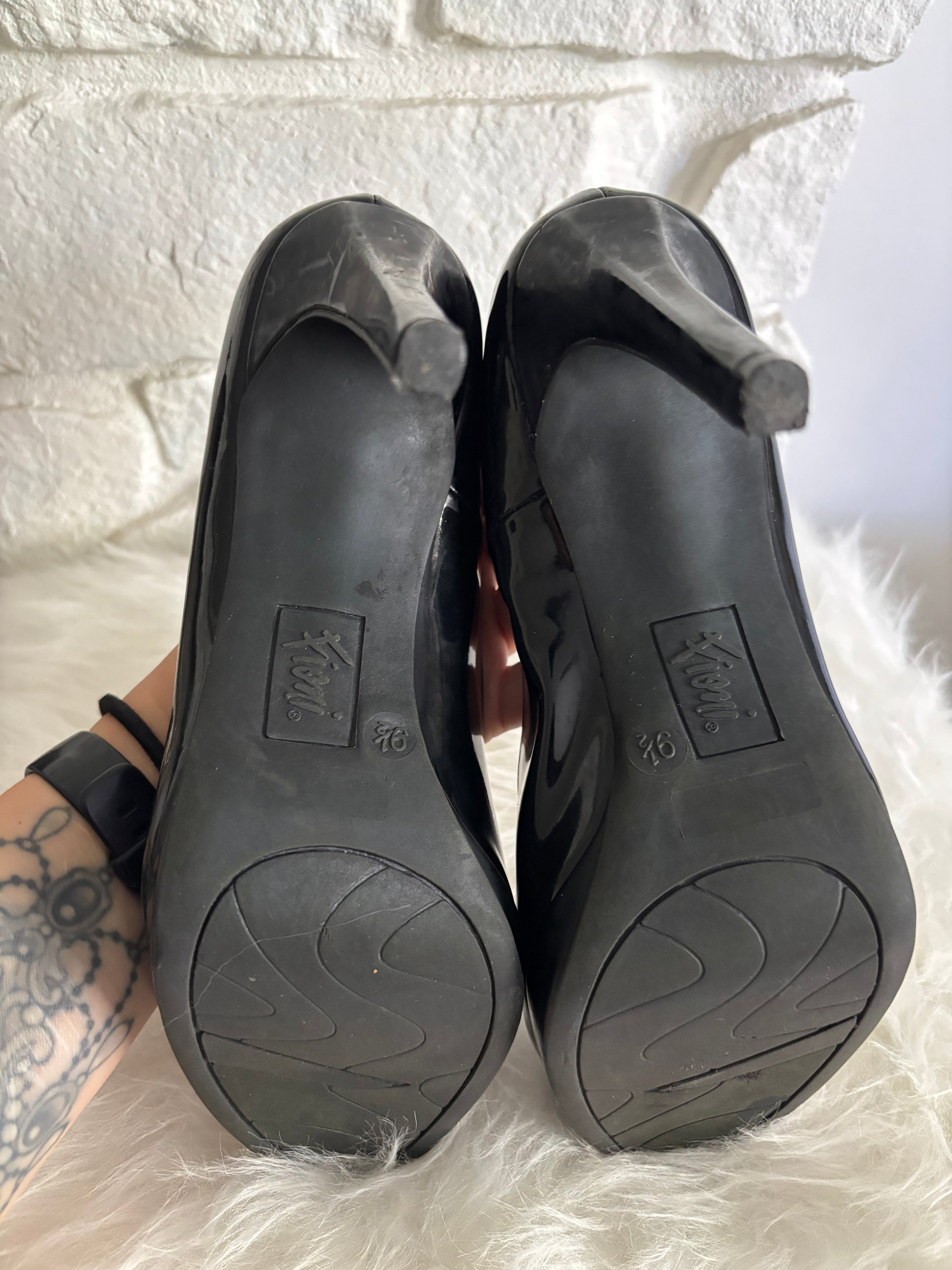 Obsidian Heels