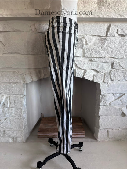 Side view of black and white striped jeans on mannequin with slim leg fit