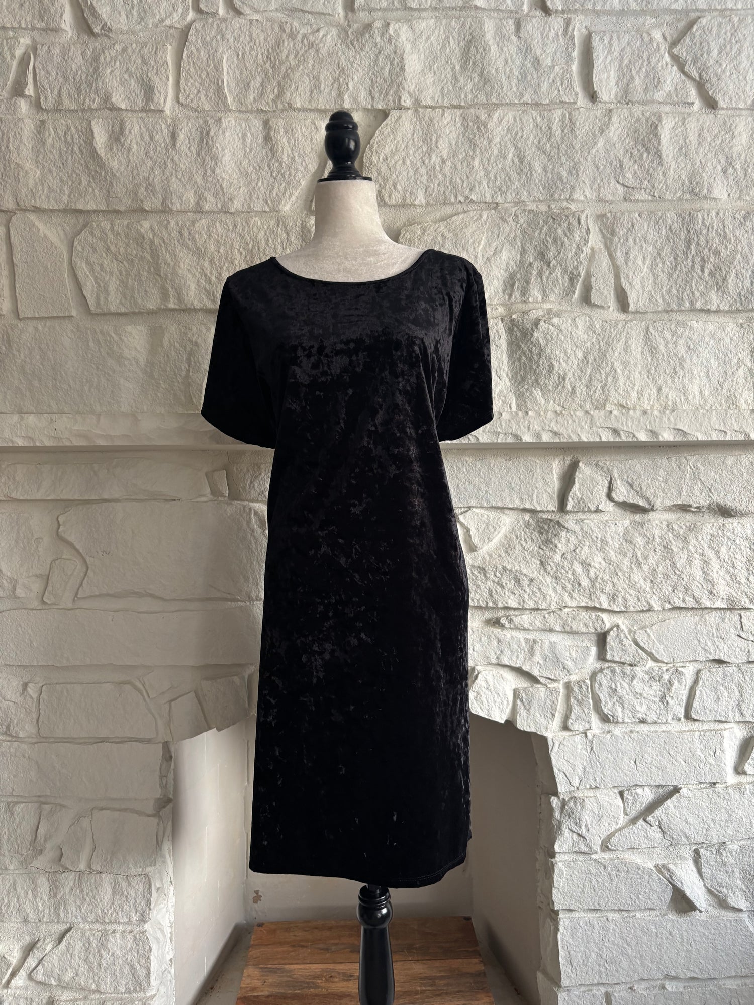 Short-Sleeve Velvet Dress